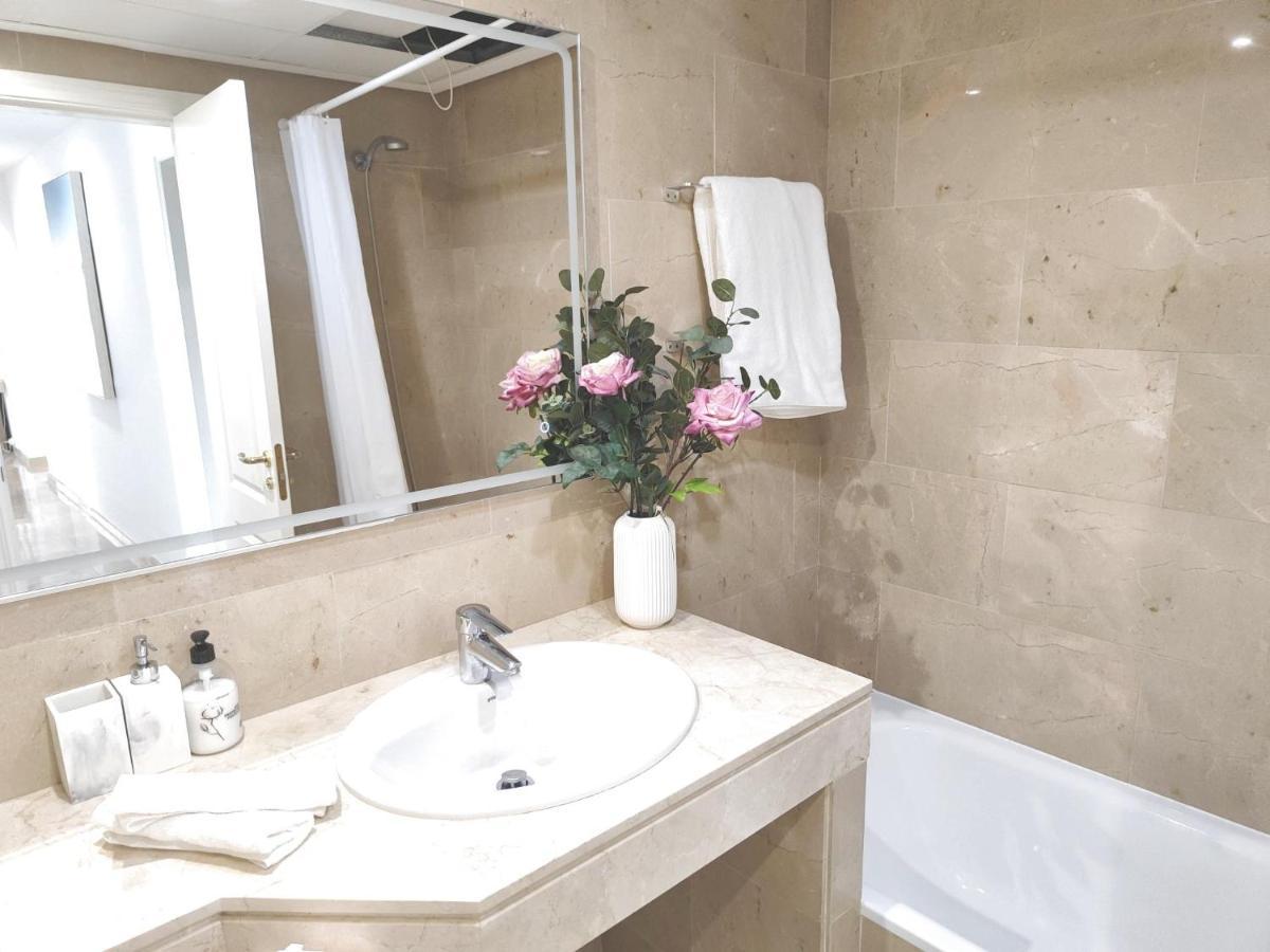 15 First Line Penthouse With Wonderful Seaview Near Duquesa Golf Manilva Andalucia Daire Dış mekan fotoğraf