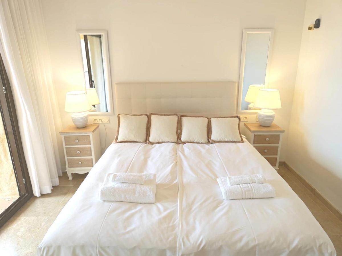 15 First Line Penthouse With Wonderful Seaview Near Duquesa Golf Manilva Andalucia Daire Dış mekan fotoğraf